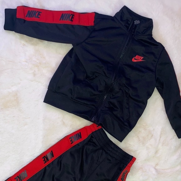 Nike baby boy track suit 12m black & red - Picture 2 of 7
